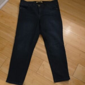 Elegant Dark Blue Ankle Jeans